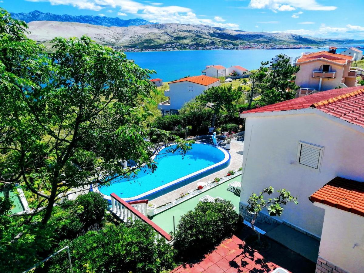 Family Apartments K&M Pag Town Dış mekan fotoğraf