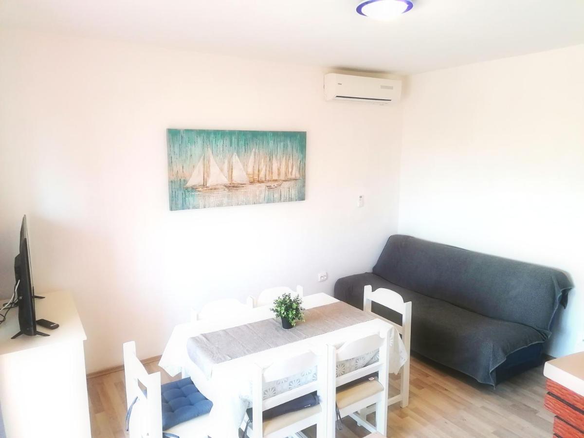 Family Apartments K&M Pag Town Dış mekan fotoğraf