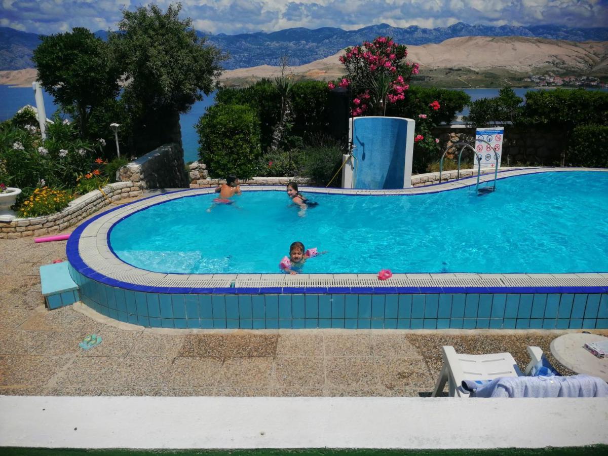 Family Apartments K&M Pag Town Dış mekan fotoğraf