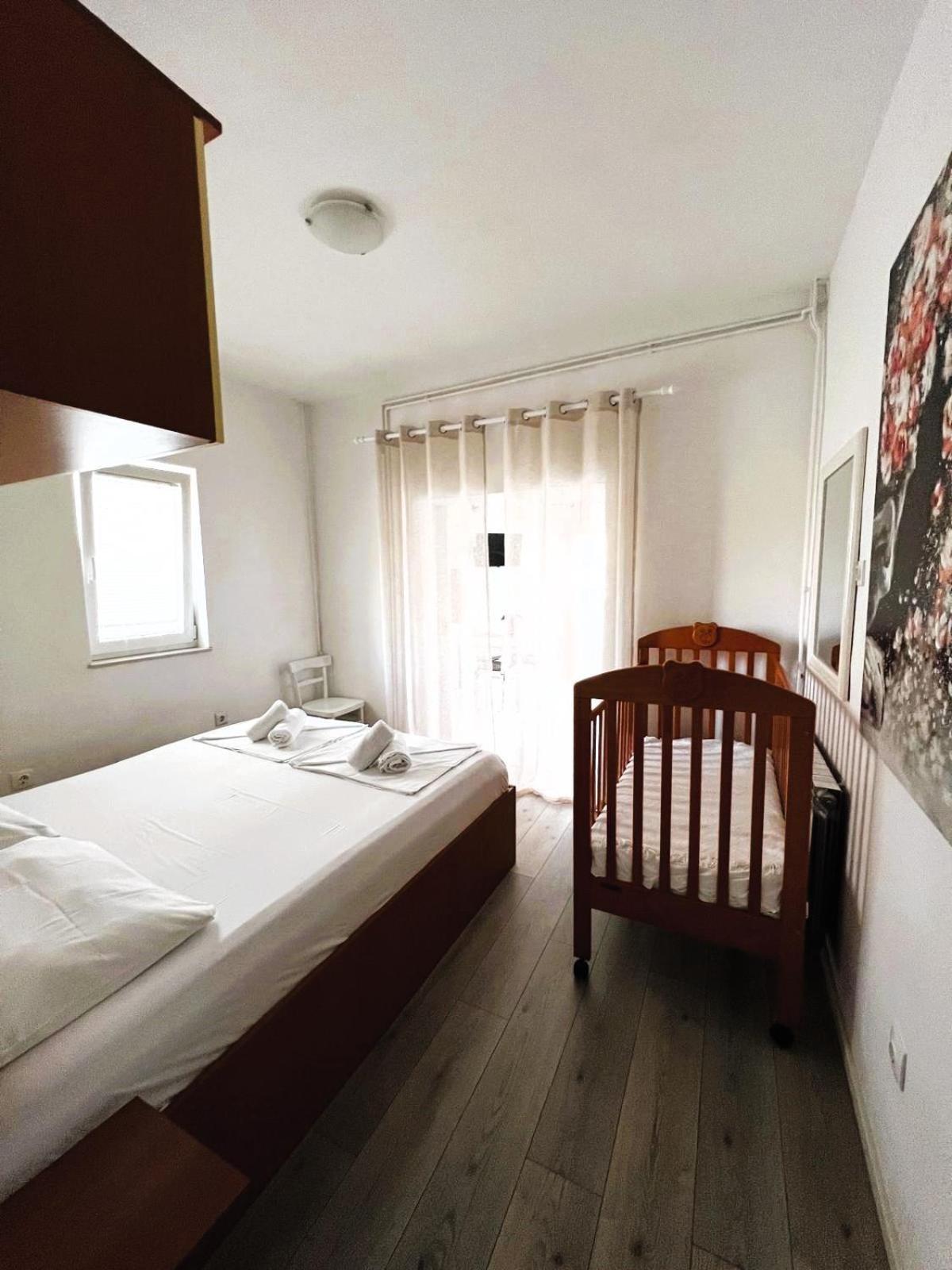 Family Apartments K&M Pag Town Dış mekan fotoğraf