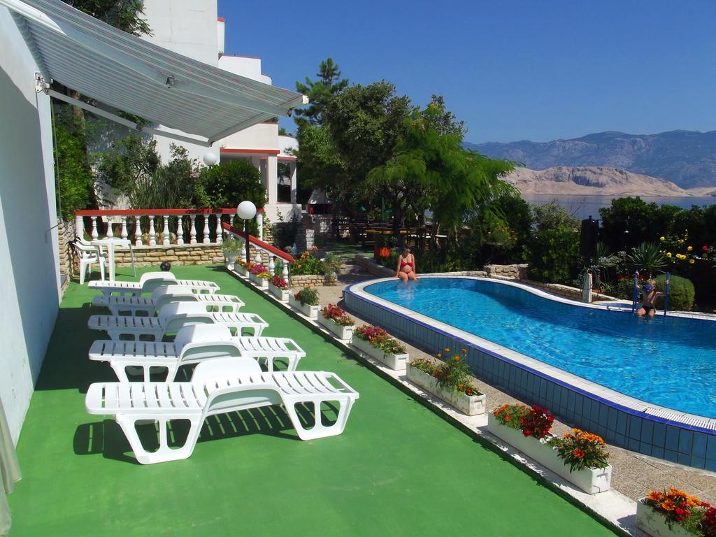 Family Apartments K&M Pag Town Dış mekan fotoğraf